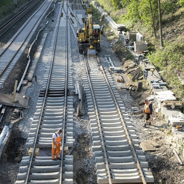 Die Arbeiten am Liniennetz der Deutschen Bahn werden länger dauern als erwartet.