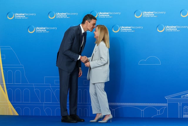 Italy’s Prime Minister Giorgia Meloni welcomes Spanish Prime Minister Pedro Sanchez on the first day of the two-day Ukraine Recovery Conference (URC2025), on plans for the reconstruction of Ukraine, in Rome, Italy, July 10, 2025. REUTERS/Guglielmo Mangiapane