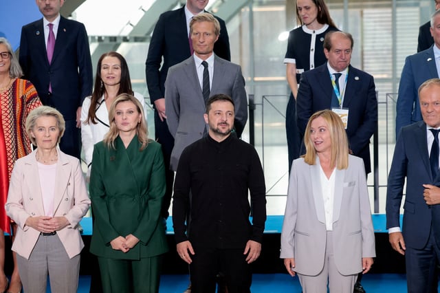 Italian Prime Minister Giorgia Meloni, Ukrainian President Volodymyr Zelenskiy, his wife Olena Zelenska, European Commission President Ursula von der Leyen, Polish Prime Minister Donald Tusk pose for a family photo on the first day of the two-day Ukraine Recovery Conference (URC2025), on plans for the reconstruction of Ukraine, in Rome, Italy, July 10, 2025. REUTERS/Remo Casilli