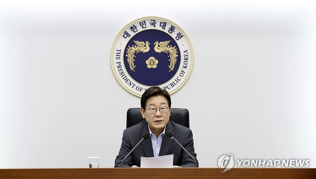 President Lee Jae Myung speaks at a meeting with senior presidential aides at the presidential office in Seoul on July 10, 2025. (Pool photo) (Yonhap)