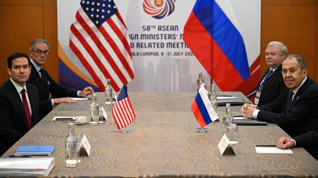 Le secrétaire d’État américain Marco Rubio rencontre le ministre des Affaires étrangères russe Sergueï Lavrov à Kuala Lumpur à Kuala Lumpur, en Malaisie, le 10 juillet 2025.