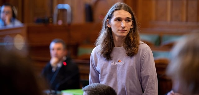 Maja T. steht in Budapest wegen mutmaßlicher Körperverletzungen im Zuge von Protesten gegen Rechtsextreme im Februar 2023 vor Gericht
