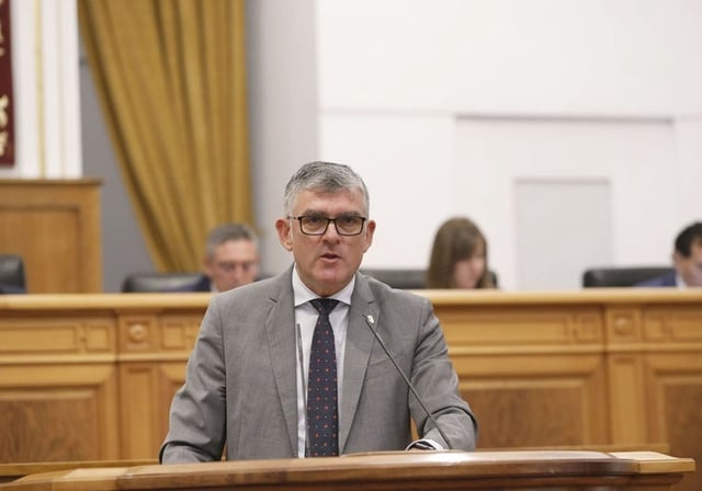 El presidente del grupo socialista en las Cortes autonómicas, Ángel Tomas Godoy