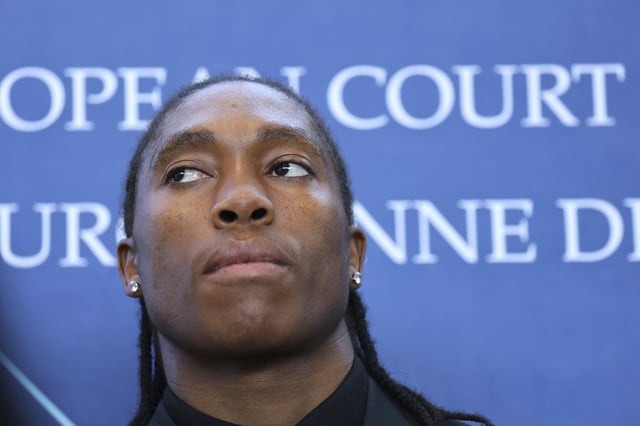La sudafricana Caster Semenya respondió a preguntas tras obtener una victoria parcial en el Tribunal Europeo de Derechos Humanos en su batalla legal de siete años contra las normas de elegibilidad por sexo en el atletismo