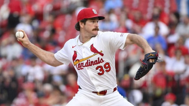 Jun 10, 2025; St. Louis, Missouri, USA;  St. Louis Cardinals starting pitcher Miles Mikolas (39) pitches against the Toronto Blue Jays during the second inning at Busch Stadium. Mandatory Credit: Jeff Curry-Imagn Images