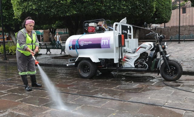 Opera Gobierno de Morelia moto pipas para cuidar espacios públicos
