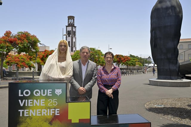 Samantha Hudson, Lores y María Guerra, en Tenerife