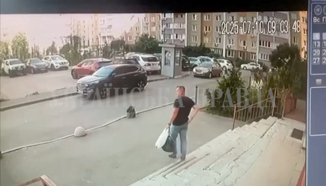 A CCTV footage shows a Security Service of Ukraine (SBU) officer walking down the stairs moments before he was shot in Kyiv, Ukraine July 10, 2025 in this screengrab obtained from a social media video. Ukrainska Pravda/via REUTERS  THIS IMAGE HAS BEEN SUPPLIED BY A THIRD PARTY. MANDATORY CREDIT. UKRAINE OUT. NO COMMERCIAL OR EDITORIAL SALES IN UKRAINE. RUSSIA OUT. NO COMMERCIAL OR EDITORIAL SALES IN RUSSIA. WATERMARK FROM SOURCE.  VERIFICATION: - Guard box, buildings and parking lot layout matched file and satellite imagery - Date verified by timestamp and Reuters reporting