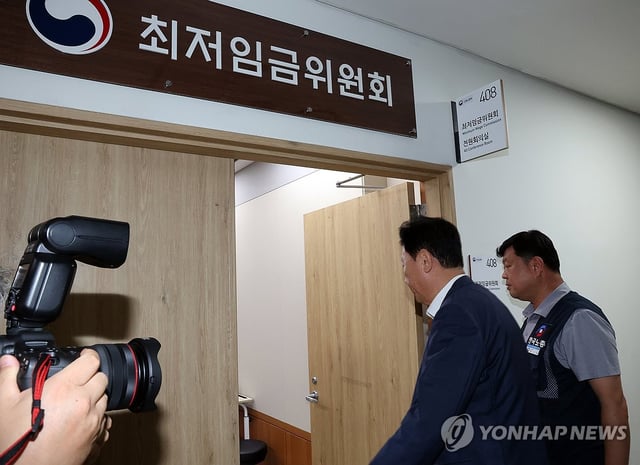 Members of the Minimum Wage Commission enter the 12th plenary session of the commission at the government complex in Sejong, central South Korea, on July 10, 2025. (Yonhap)