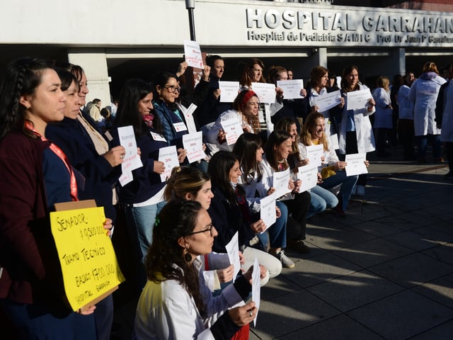 05-06-2025 Buenos Aires - Paro de ATE en el Hospital Garrahan. Protesta  médicos residentes. Foto: Luciano  Thieberger. FTP CLARIN LTH_6614.jpg Z Invitado