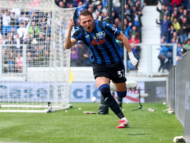BERGAMO (Italy), 13/04/2025.- Atalanta's Mateo Retegui celebrates scoring the 1-0 goal during the Italian Serie A soccer match between Atalanta BC and Bologna FC 1909, in Bergamo, Italy, 13 April 2025. (Italia) EFE/EPA/MICHELE MARAVIGLIA