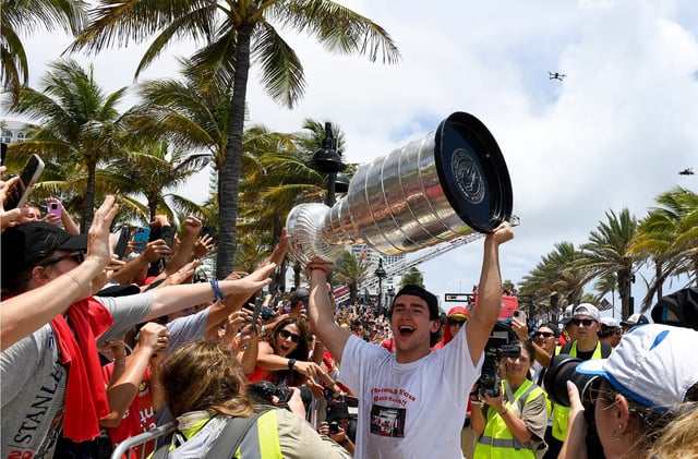 Florida Panthers Mackie Samoskevich celebrates with fans during the NHL hockey team&#39;s Stanley Cup championship celebration, Sunday, June 22, 2025, in Fort Lauderdale, Fla (AP Photo/Michael Laughlin)