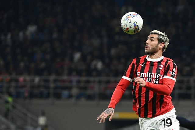 Théo Hernandez, sous le maillot de l'AC Milan, en coupe d'Italie contre l'Inter à San Siro le 2 avril 2025
