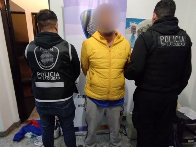 Allanamientos a la barra de All Boys por actos antisemitas.