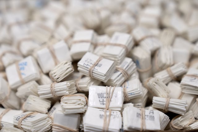 Glassine envelopes that can be used in the distribution of fentanyl are displayed at a Drug Enforcement Administration research laboratory on Tuesday, April 29, 2025, in Northern Virginia. (AP Photo/Mark Schiefelbein)