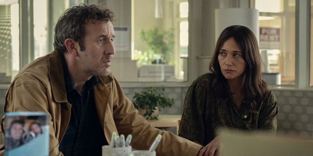 Chris O'Dowd and Rashida Jones in Common People