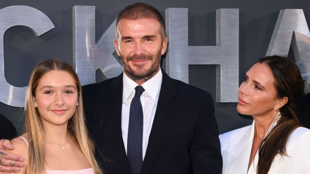 Harper Beckam con sus padres, David y Victoria Beckham
