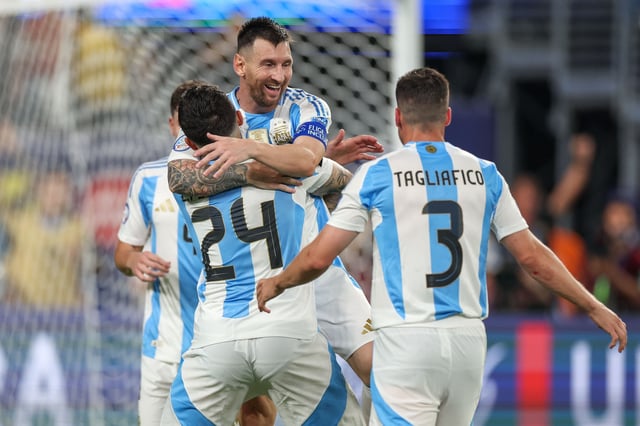 La selección argentina, que ya se aseguró el primer lugar de las eliminatorias rumbo al Mundial 2026, sigue en la cima del ranking de la FIFA