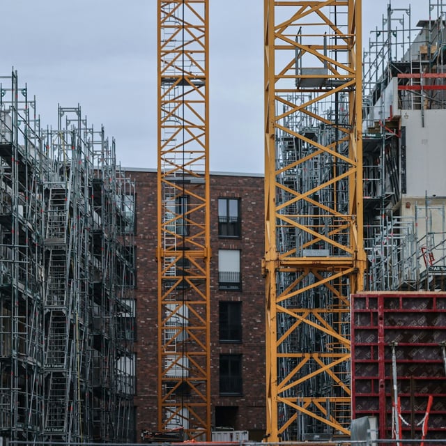 Die Bundesbauministerin Verena Hubertz (SPD) hatte ein „ambitioniertes Tempo“ beim Wohnungsbau versprochen.