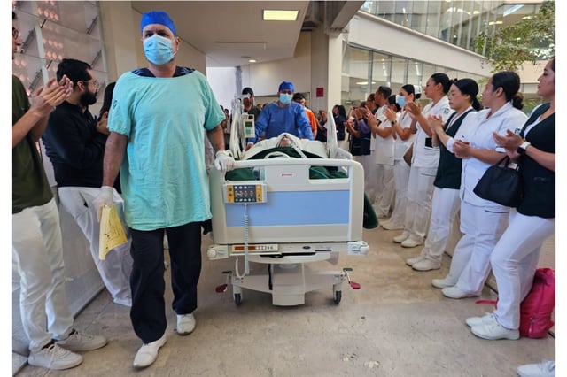 Personal del IMSS en Colima, forman el Pasillo del Honor, en reconocimiento a personas que han trascendido y se convirtieron en donadores de órganos y tejidos