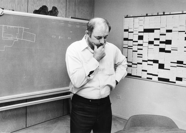Cubs manager Lee Elia reflects on the day’s events after an evening press conference in then-Cubs general manager Dallas Greene’s office apologizing for his outburst. (Chuck Berman/Chicago Tribune)