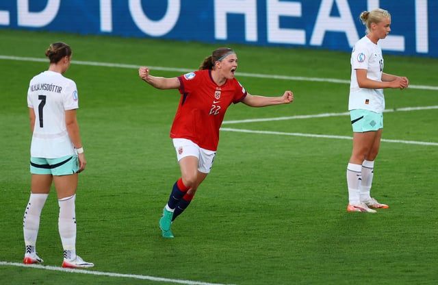 Soccer Football - UEFA Women's Euro 2025 - Group A - Norway v Iceland - Stockhorn Arena, Thun, Switzerland - July 10, 2025 Norway's Signe Gaupset scores their first goal REUTERS/Piroschka Van De Wouw