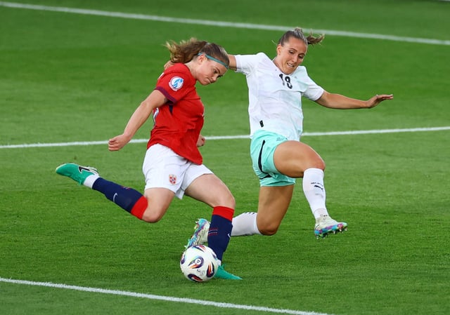 Soccer Football - UEFA Women's Euro 2025 - Group A - Norway v Iceland - Stockhorn Arena, Thun, Switzerland - July 10, 2025 Norway's Signe Gaupset scores their first goal REUTERS/Piroschka Van De Wouw     TPX IMAGES OF THE DAY