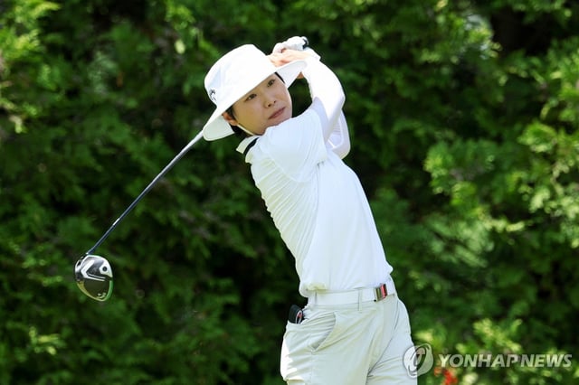 Lee So-mi of South Korea tees off on the sixth hole during the final round of the Dow Championship at Midland Country Club in Midland, Michigan, on June 29, 2025, in this Getty Images file photo. (Yonhap)