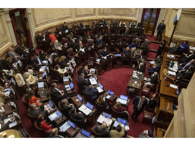 La oposición logró quórum y consiguió una contundente victoria política en el Senado.