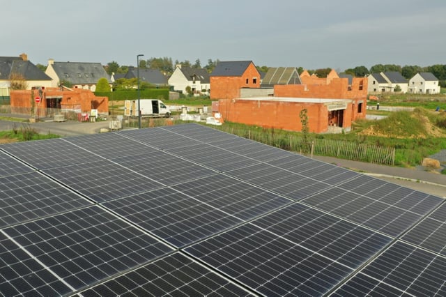Solarenergie ist im Juni 2025 erstmals die größte Stromquelle in der Europäischen Union gewesen. 22,1 Prozent des in der EU verbrauchten Stroms stammten im vergangenen Monat aus Solaranlagen, wie der britische Thinktank Ember am Donnerstag mitteilte.