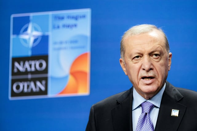 Le président turc Recep Tayyip Erdogan s'exprime lors d'une conférence de presse après le sommet de l'Organisation du traité de l'Atlantique Nord (OTAN) à La Haye, le 25 juin 2025