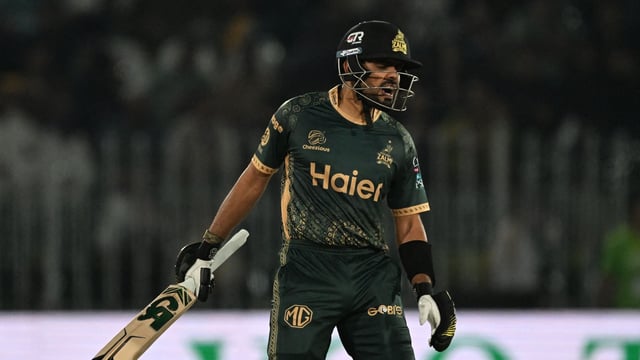 Pakistan coach Mike Hesson ended all speculations after reports surfaced of Babar Azam being asked to do wicketkeeping