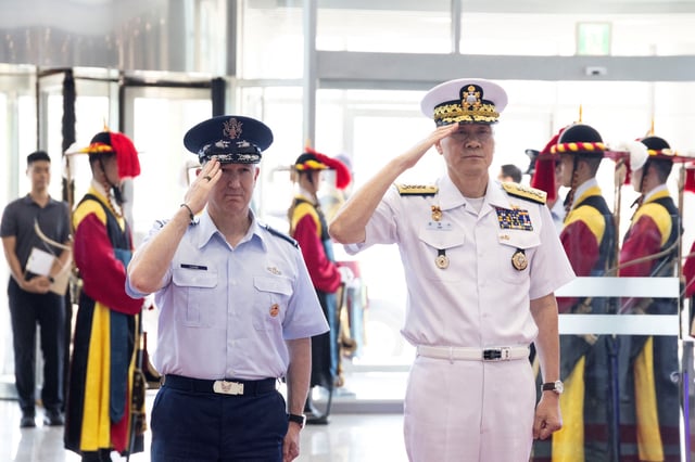 John Daniel Caine, Chairman of the U.S. Joint Chiefs of Staff and Adm. Kim Myung-soo, chairman of the South Korean Joint Chiefs of Staff, give a salute during a welcoming ceremony at the Ministry of National Defense in Seoul, South Korea, 10 July 2025. JEON HEON-KYUN/Pool via REUTERS