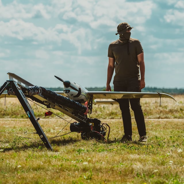 Die Raybird-Drohne des ukrainischen Unternehmens Skyethon vor dem Abflug. Der Geschäftsführer hat nun seinem Unmut über die europäische Konkurrenz Luft gemacht.
