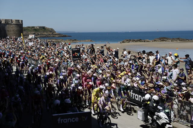 Le peloton de la spetième étape du Tour.