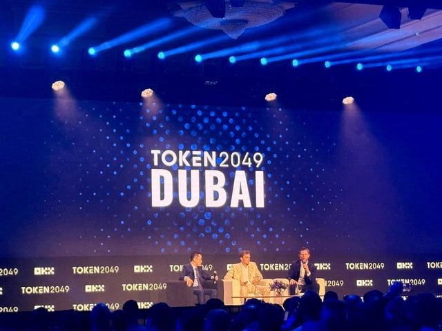 Hong Kong-based crypto entrepreneur Justin Sun, World Liberty Financial co-founder Zach Witkoff and Executive Vice President of the Trump Organization Eric Trump attend the TOKEN2049 conference in Dubai, United Arab Emirates, May 1, 2025. REUTERS/Federico Maccioni/File Photo