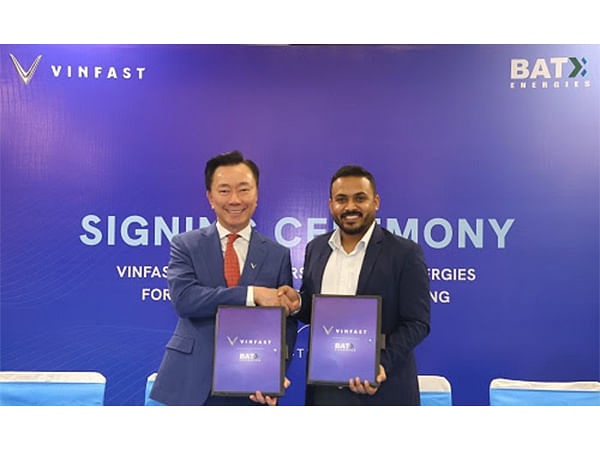 Pham Sanh Chau, CEO of VinFast Asia (left), and Utkarsh Singh, CEO of BatX Energies (Right), signed landmark agreement for high voltage battery recycling and repurposing