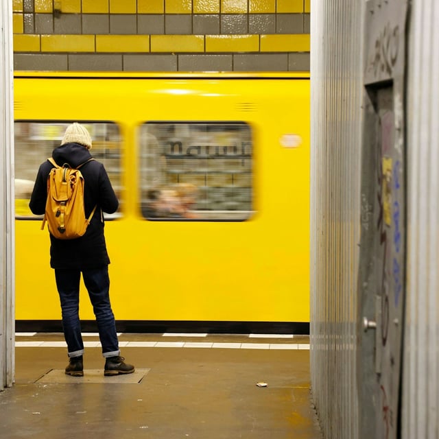 Die BVG plant die Sanierung der Tunneldecke am Nollendorfplatz.
