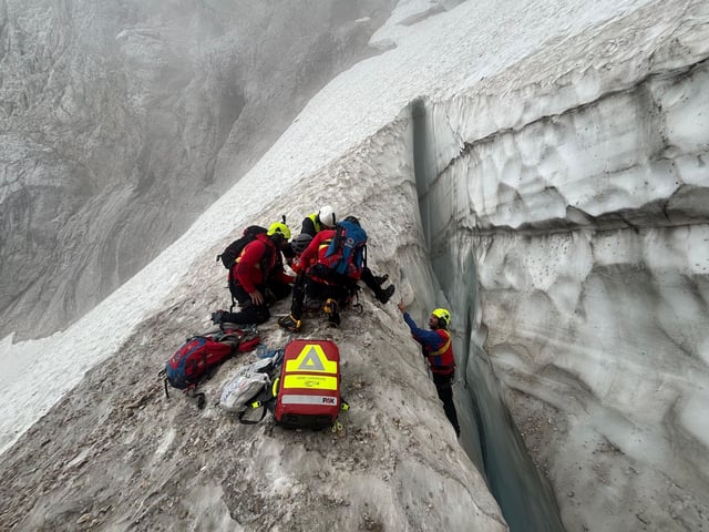 Am Höllentalferner auf dem Weg zur Zugspitze wurde ein Bergsteiger aus einer Gletscherspalte gerettet