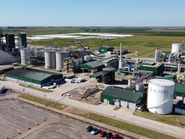 La planta de biocombustibles que la Asociación de Cooperativas Argentinas instaló en Villa María, Córdoba, es una referencia sobre agregado de valor en origen y sustentabilidad ambiental.
