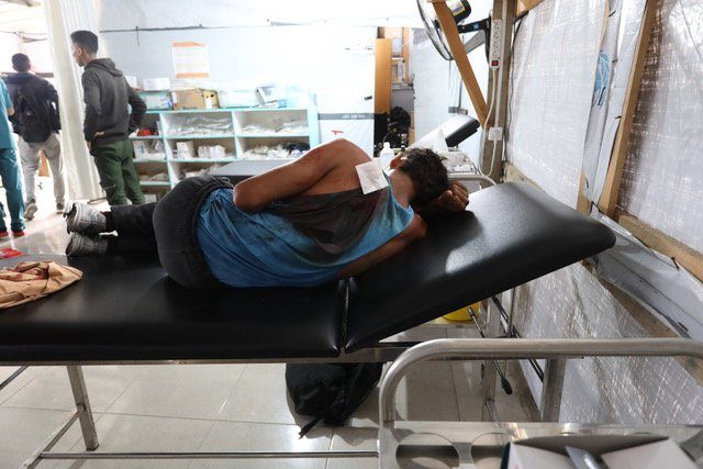 An injured Palestinian being treated at the MSF clinic in the Gaza Strip (Photo: Nour Alsaqqa/MSF)