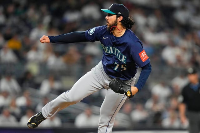 Seattle Mariners pitcher Andrés Muñoz (75) throws during the ninth inning of a baseball game against the New York Yankees, Thursday, July 10, 2025, in New York. (AP Photo/Yuki Iwamura)