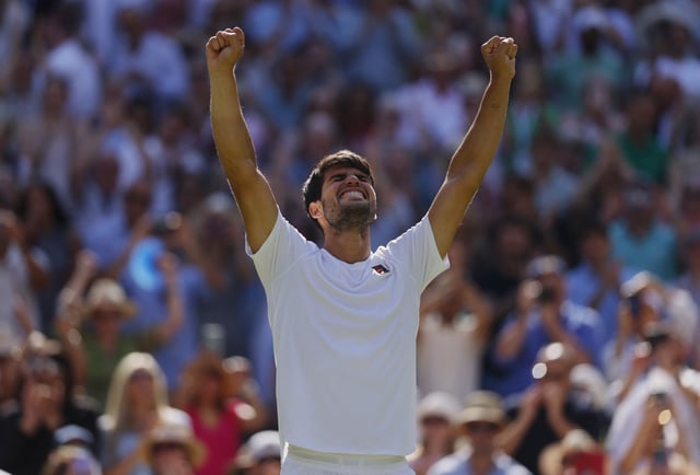 Tennis - Wimbledon - All England Lawn Tennis and Croquet Club, London, Britain - July 11, 2025 Spain's Carlos Alcaraz celebrates winning his semi final match against Taylor Fritz of the U.S. REUTERS/Andrew Couldridge