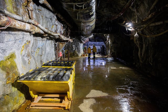 Mine workers talk 6780 ft (2066 m) underground in the Resolution Copper exploratory mine shaft 10 in Superior, Arizona, U.S., March 30, 2021. Picture taken March 30, 2021.  REUTERS/Caitlin O'Hara/File Photo