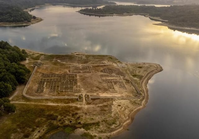 El campamento romano Aquis Querquennis en el embalse de As Conchas