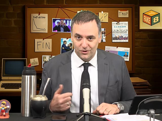 El programa de stream de Adorni: FAKE 7 8 Valijas niebla y mucho humo. Captura
