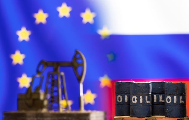 Models of oil barrels and a pump jack are seen in front of displayed EU and Russia flag colours in this illustration taken March 8, 2022. REUTERS/Dado Ruvic/Illustration/ File Photo