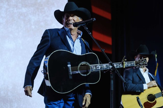 Country superstar George Strait has announced a benefit concert for Hill Country flood victims.