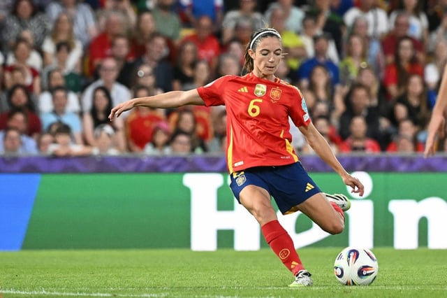 Ménagée en début de compétition pour se remettre d'une méningite virale, Aitana Bonmati était titulaire pour le succès des Espagnoles face à l'Italie le 11 juillet 2025 à Berne