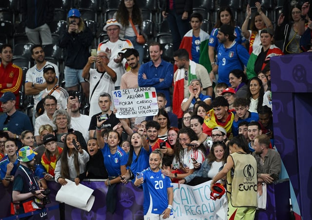 Soccer Football - UEFA Women's Euro 2025 - Group B - Italy v Spain - Stadion Wankdorf, Bern, Switzerland - July 11, 2025 Italy's Giada Greggi takes selfies with fans after the match REUTERS/Annegret Hilse
